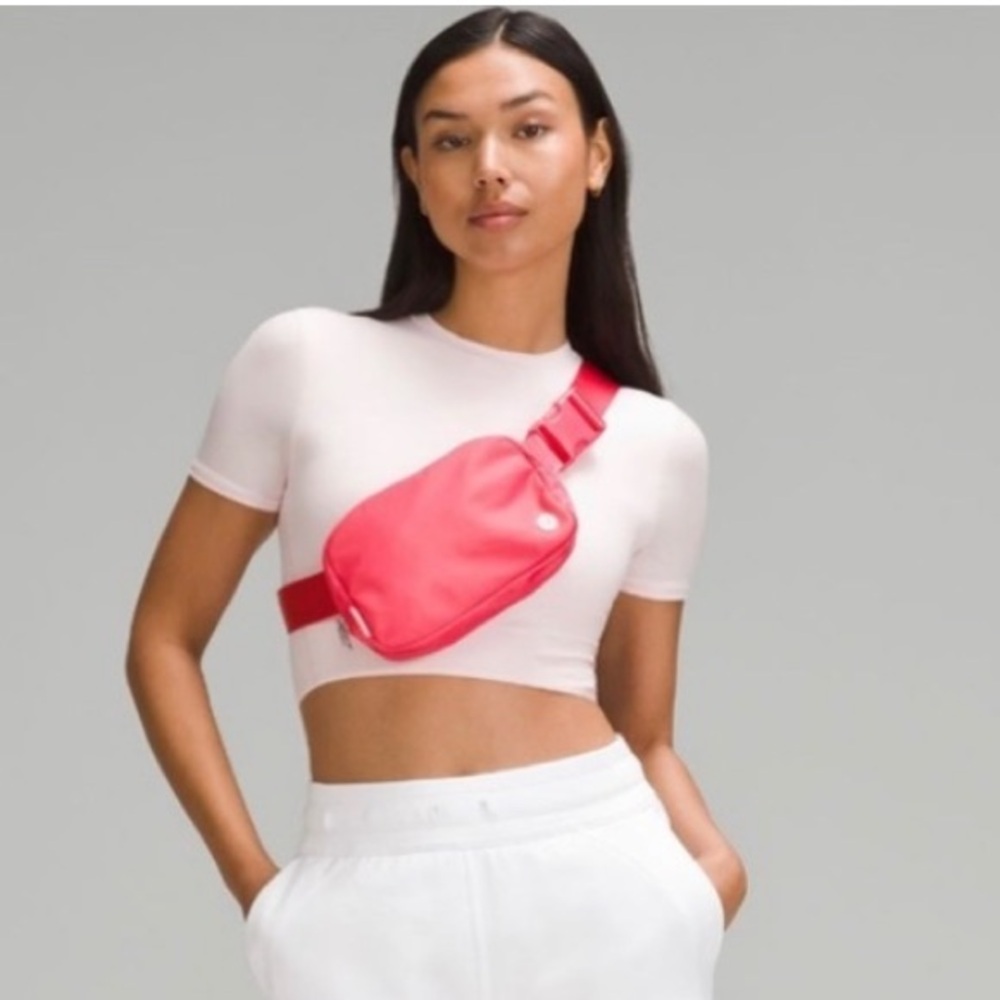 NWT Lululemon Everywhere Belt Bag in Glaze Pink